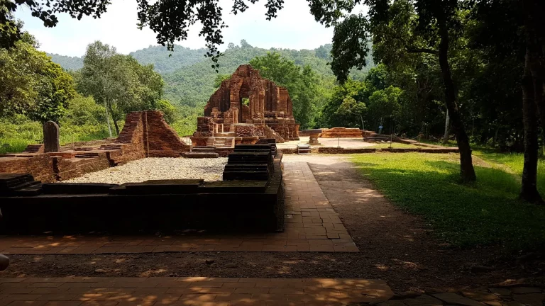Backpacking Vietnam 3 Wochen My Son 2