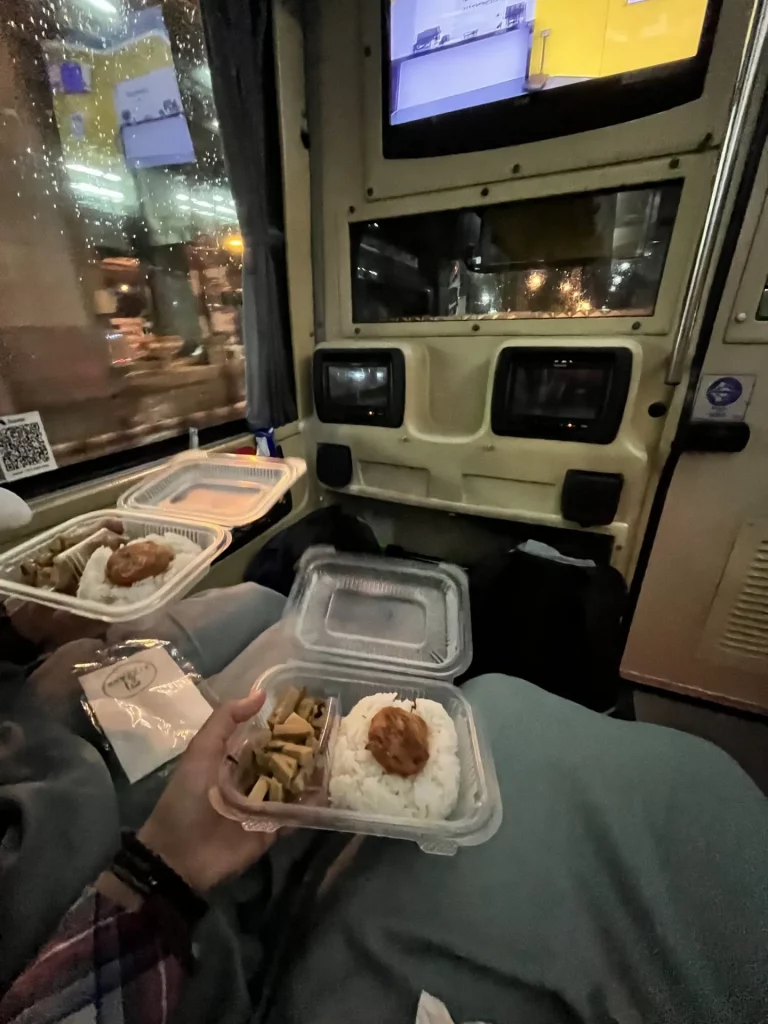 Laos Backpacking Tour - Bus nach Laos