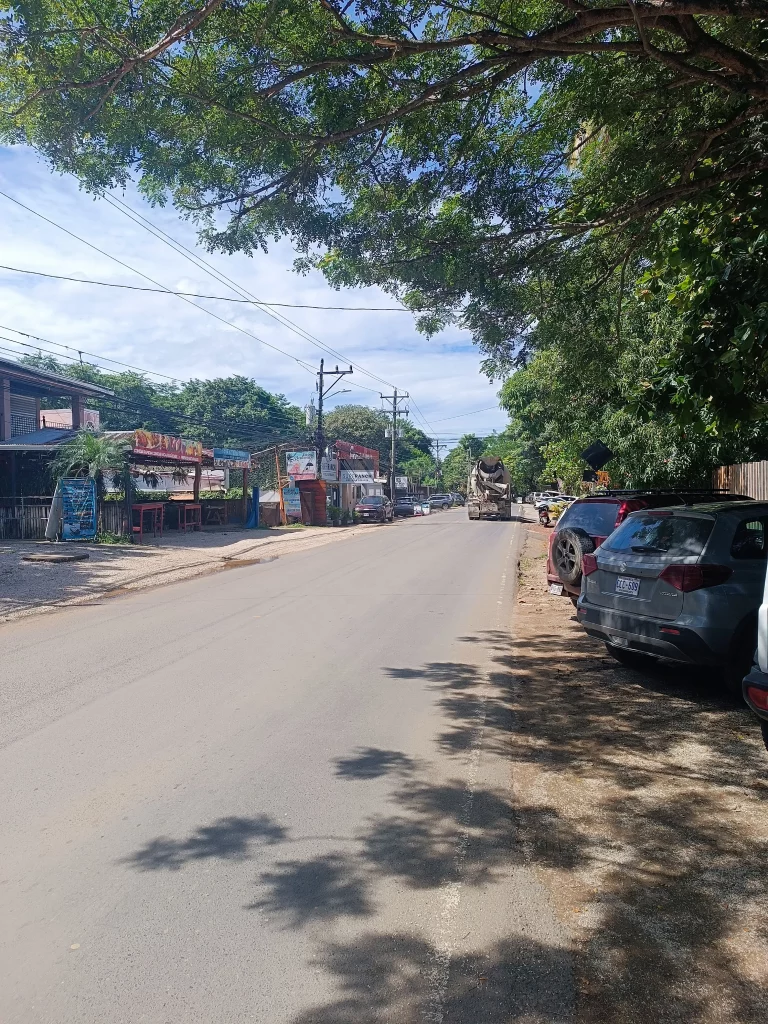 Costa Rica Mietwagenrundreise Straße in Tamarindo