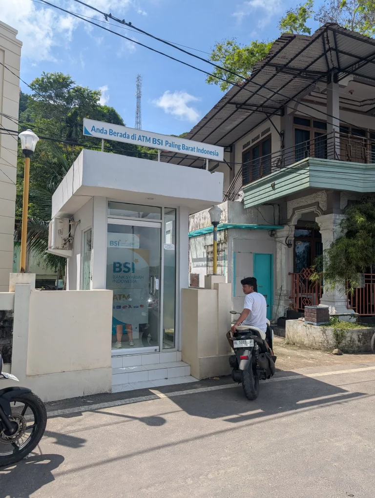Pulau Weh Erfahrungen - Bankautomat in Iboih