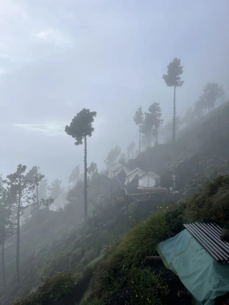 Acatenango Vulkan Wanderung - Nebel