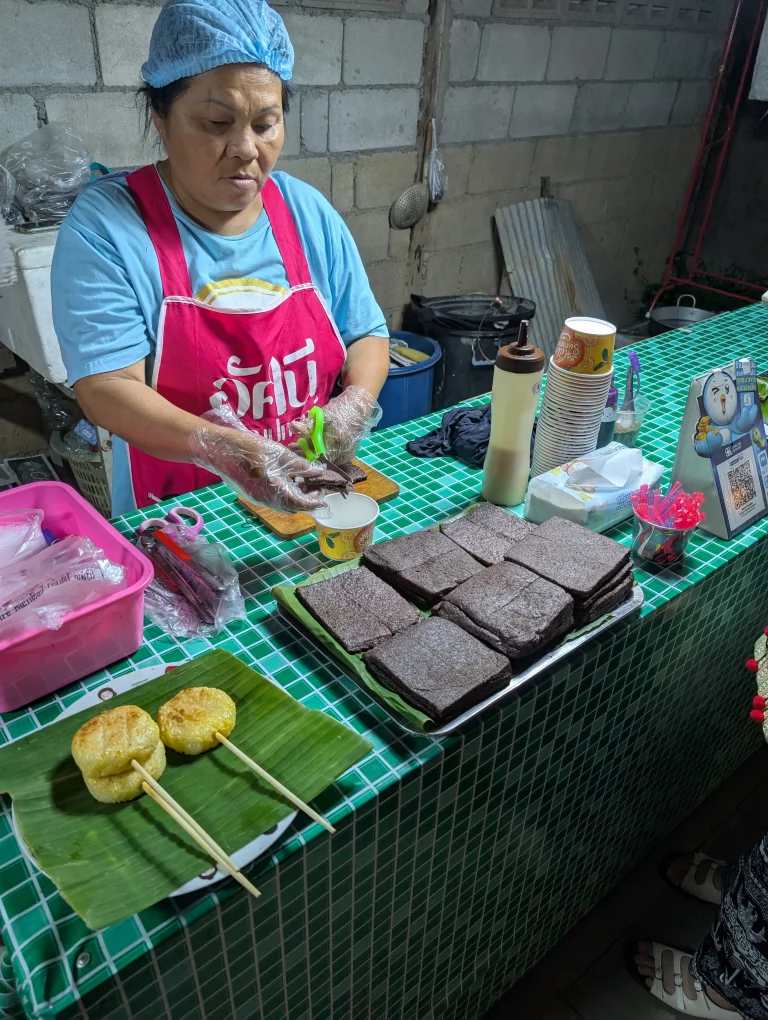 Chiang Mai Kanalmarkt Köchin