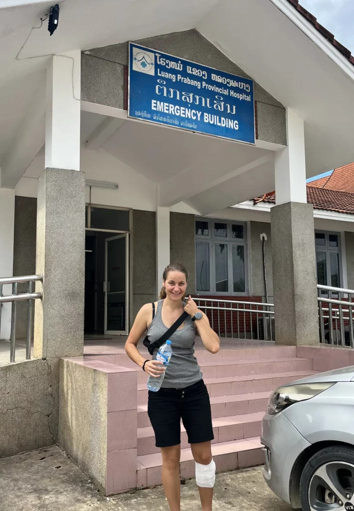 Nadja im Krankenhaus in Laos
