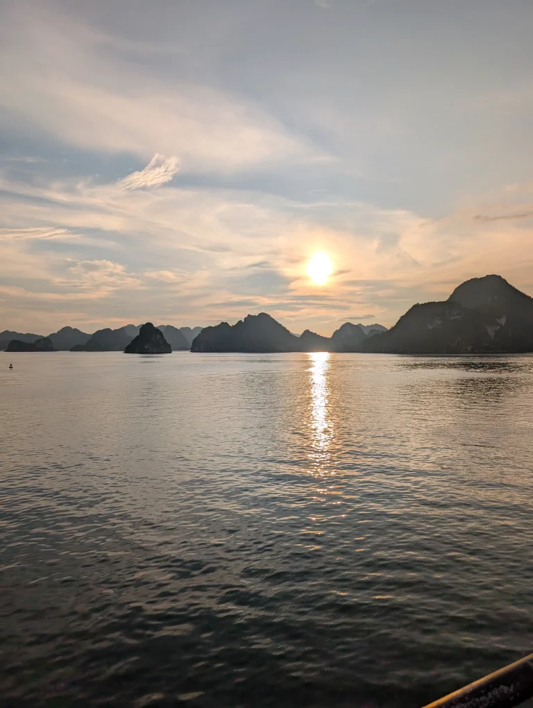 Ha-Long-Bucht Sonnenuntergang