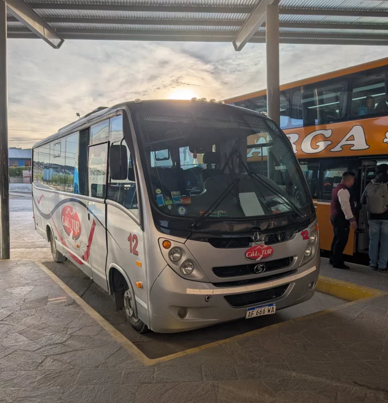 Fahrt mit dem Busunternehmen Caltur zum Perito Moreno Gletscher