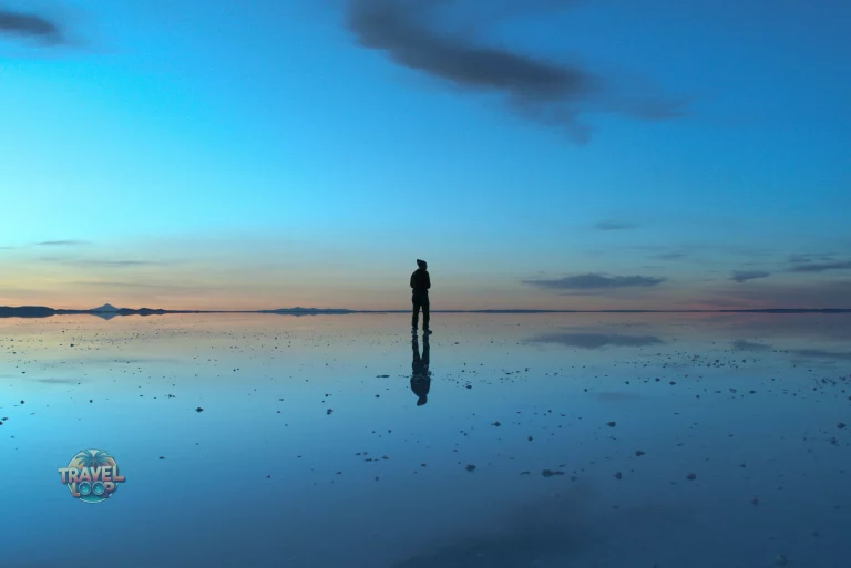 Sonnenaufgang Salar de Uyuni mit Spiegeleffekt